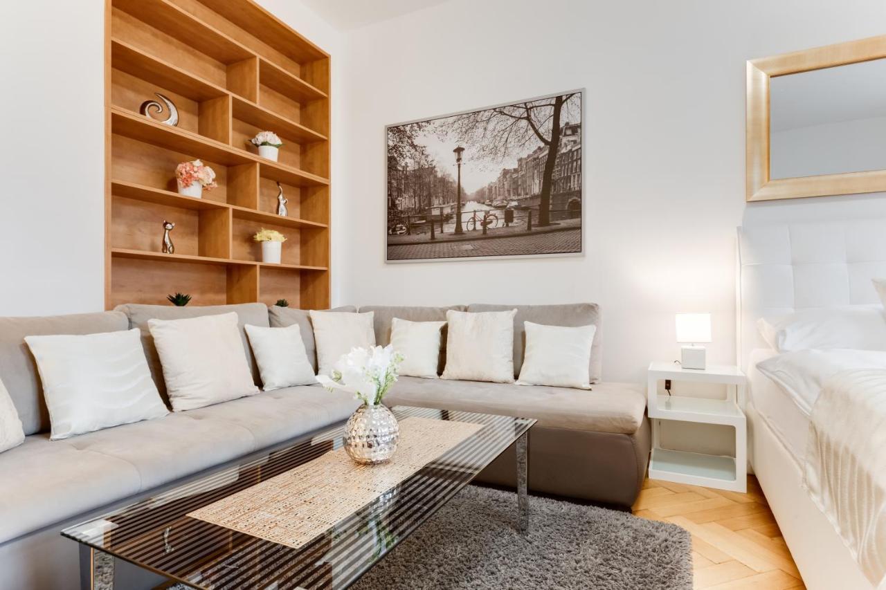 Exclusive Riverside In The Heart Of Prag