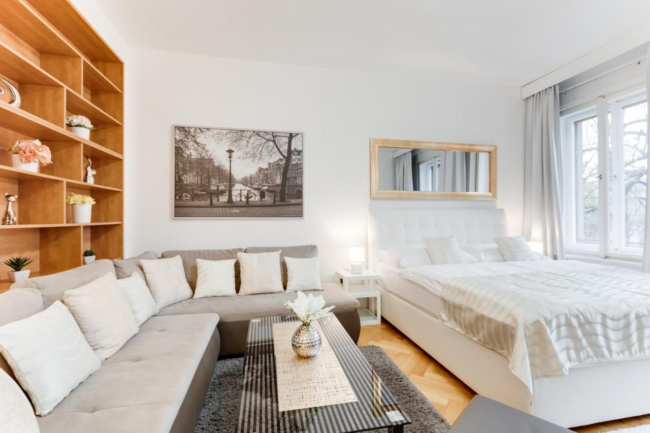 Exclusive Riverside In The Heart Of Prag